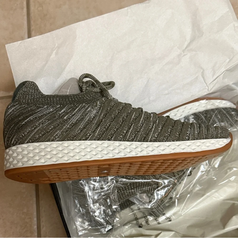 URBAN SPORT by J/SLIDES NEW in BOX Women's Sneakers Size 6